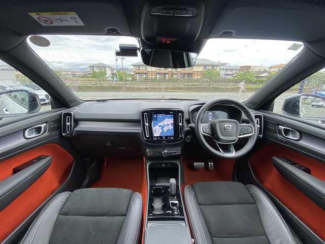 ボルボ ＸＣ４０ B4 AWD Rデザイン 福岡県 2021(令3)年 1.8万km クリスタルホワイトP ・1オーナー/・アダプティブクルーズコントロール/・純正HDDナビ/USB/Bluetooth/・全方位カメラ/・ハーフレザーシート/シートヒーター/・社外前後ドライブレコーダー/・フルセグ/・社外ETC/・純正19AW/・プッシュスタート/・パーキングアシスト/・アイドリングストップ/・スマートキー/・フルフラットシート/・電動リアゲート/・パワーシート/・レーンキープアシスト/・オートライト/・LEDライト/・ワイヤレス充電/・保証書/・取扱説明書
