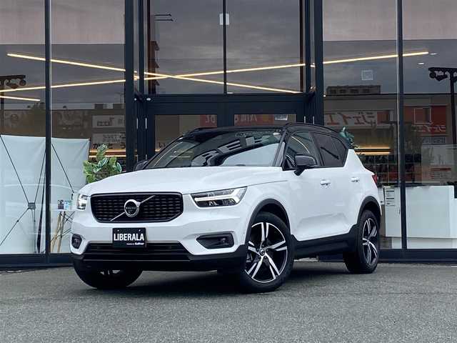 ボルボ ＸＣ４０ B4 AWD Rデザイン 福岡県 2021(令3)年 1.8万km クリスタルホワイトP ・1オーナー/・アダプティブクルーズコントロール/・純正HDDナビ/USB/Bluetooth/・全方位カメラ/・ハーフレザーシート/シートヒーター/・社外前後ドライブレコーダー/・フルセグ/・社外ETC/・純正19AW/・プッシュスタート/・パーキングアシスト/・アイドリングストップ/・スマートキー/・フルフラットシート/・電動リアゲート/・パワーシート/・レーンキープアシスト/・オートライト/・LEDライト/・ワイヤレス充電/・保証書/・取扱説明書