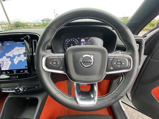 ボルボ ＸＣ４０ B4 AWD Rデザイン 福岡県 2021(令3)年 1.8万km クリスタルホワイトP ・1オーナー/・アダプティブクルーズコントロール/・純正HDDナビ/USB/Bluetooth/・全方位カメラ/・ハーフレザーシート/シートヒーター/・社外前後ドライブレコーダー/・フルセグ/・社外ETC/・純正19AW/・プッシュスタート/・パーキングアシスト/・アイドリングストップ/・スマートキー/・フルフラットシート/・電動リアゲート/・パワーシート/・レーンキープアシスト/・オートライト/・LEDライト/・ワイヤレス充電/・保証書/・取扱説明書