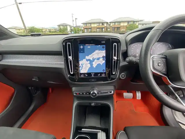 ボルボ ＸＣ４０ B4 AWD Rデザイン 福岡県 2021(令3)年 1.8万km クリスタルホワイトP ・1オーナー/・アダプティブクルーズコントロール/・純正HDDナビ/USB/Bluetooth/・全方位カメラ/・ハーフレザーシート/シートヒーター/・社外前後ドライブレコーダー/・フルセグ/・社外ETC/・純正19AW/・プッシュスタート/・パーキングアシスト/・アイドリングストップ/・スマートキー/・フルフラットシート/・電動リアゲート/・パワーシート/・レーンキープアシスト/・オートライト/・LEDライト/・ワイヤレス充電/・保証書/・取扱説明書