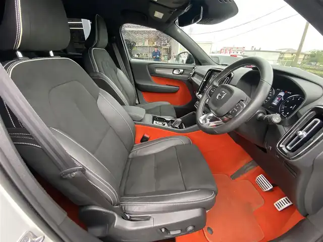 ボルボ ＸＣ４０ B4 AWD Rデザイン 福岡県 2021(令3)年 1.8万km クリスタルホワイトP ・1オーナー/・アダプティブクルーズコントロール/・純正HDDナビ/USB/Bluetooth/・全方位カメラ/・ハーフレザーシート/シートヒーター/・社外前後ドライブレコーダー/・フルセグ/・社外ETC/・純正19AW/・プッシュスタート/・パーキングアシスト/・アイドリングストップ/・スマートキー/・フルフラットシート/・電動リアゲート/・パワーシート/・レーンキープアシスト/・オートライト/・LEDライト/・ワイヤレス充電/・保証書/・取扱説明書