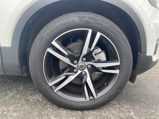 ボルボ ＸＣ４０ B4 AWD Rデザイン 福岡県 2021(令3)年 1.8万km クリスタルホワイトP ・1オーナー/・アダプティブクルーズコントロール/・純正HDDナビ/USB/Bluetooth/・全方位カメラ/・ハーフレザーシート/シートヒーター/・社外前後ドライブレコーダー/・フルセグ/・社外ETC/・純正19AW/・プッシュスタート/・パーキングアシスト/・アイドリングストップ/・スマートキー/・フルフラットシート/・電動リアゲート/・パワーシート/・レーンキープアシスト/・オートライト/・LEDライト/・ワイヤレス充電/・保証書/・取扱説明書