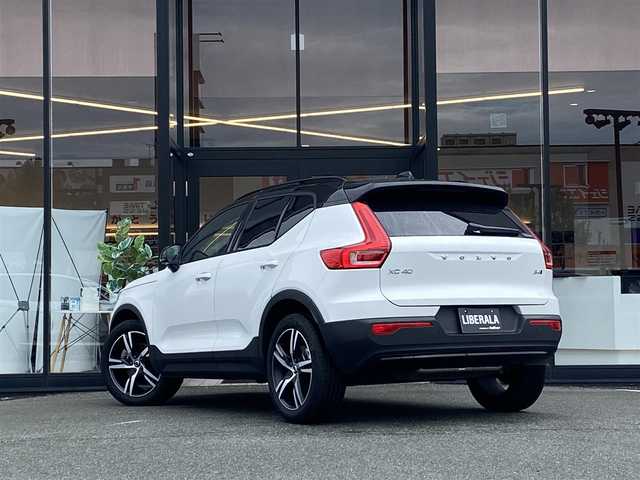 ボルボ ＸＣ４０ B4 AWD Rデザイン 福岡県 2021(令3)年 1.8万km クリスタルホワイトP ・1オーナー/・アダプティブクルーズコントロール/・純正HDDナビ/USB/Bluetooth/・全方位カメラ/・ハーフレザーシート/シートヒーター/・社外前後ドライブレコーダー/・フルセグ/・社外ETC/・純正19AW/・プッシュスタート/・パーキングアシスト/・アイドリングストップ/・スマートキー/・フルフラットシート/・電動リアゲート/・パワーシート/・レーンキープアシスト/・オートライト/・LEDライト/・ワイヤレス充電/・保証書/・取扱説明書
