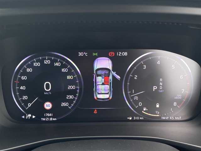 ボルボ ＸＣ４０ B4 AWD Rデザイン 福岡県 2021(令3)年 1.8万km クリスタルホワイトP ・1オーナー/・アダプティブクルーズコントロール/・純正HDDナビ/USB/Bluetooth/・全方位カメラ/・ハーフレザーシート/シートヒーター/・社外前後ドライブレコーダー/・フルセグ/・社外ETC/・純正19AW/・プッシュスタート/・パーキングアシスト/・アイドリングストップ/・スマートキー/・フルフラットシート/・電動リアゲート/・パワーシート/・レーンキープアシスト/・オートライト/・LEDライト/・ワイヤレス充電/・保証書/・取扱説明書