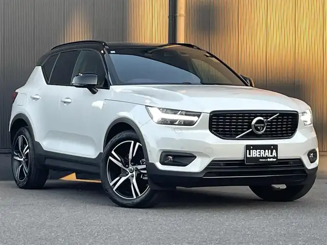ボルボ ＸＣ４０ B4 AWD Rデザイン 香川県 2021(令3)年 1.8万km クリスタルホワイトP ・ワンオーナー/・アダプティブクルーズコントロール/・純正ナビ/USB/Bluetooth/CarPlay/・harman/kardon/・BLIS/・衝突軽減/・バックドアフットオープン/・全方位カメラ/・ハーフレザーシート/シートヒーター/・社外前後ドライブレコーダー/・地デジ/・ETC/・純正19AW/・プッシュスタート/・パーキングアシスト/・アイドリングストップ/・スマートキー/・フルフラットシート/・電動リアゲート/・パワーシート/・レーンキープアシスト/・オートライト/・LEDライト/・ワイヤレス充電/・保証書/・取扱説明書