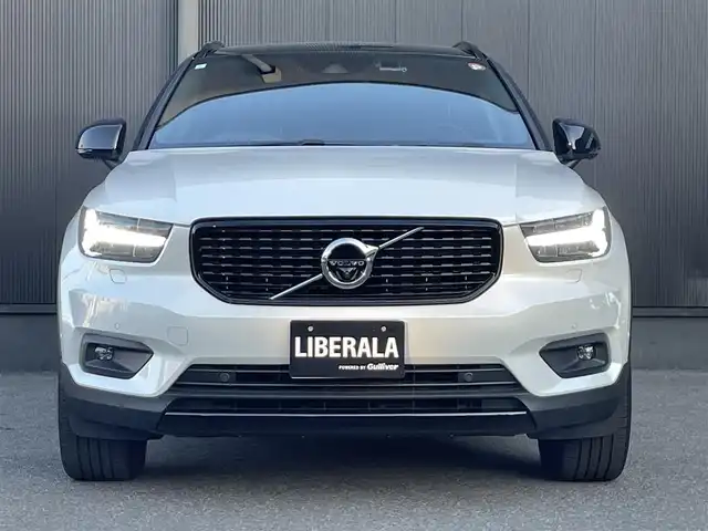 ボルボ ＸＣ４０ B4 AWD Rデザイン 香川県 2021(令3)年 1.8万km クリスタルホワイトP ・ワンオーナー/・アダプティブクルーズコントロール/・純正ナビ/USB/Bluetooth/CarPlay/・harman/kardon/・BLIS/・衝突軽減/・バックドアフットオープン/・全方位カメラ/・ハーフレザーシート/シートヒーター/・社外前後ドライブレコーダー/・地デジ/・ETC/・純正19AW/・プッシュスタート/・パーキングアシスト/・アイドリングストップ/・スマートキー/・フルフラットシート/・電動リアゲート/・パワーシート/・レーンキープアシスト/・オートライト/・LEDライト/・ワイヤレス充電/・保証書/・取扱説明書