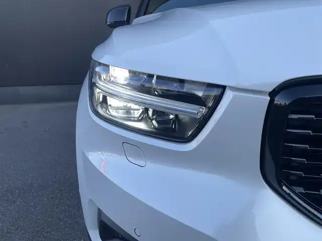 ボルボ ＸＣ４０ B4 AWD Rデザイン 香川県 2021(令3)年 1.8万km クリスタルホワイトP ・ワンオーナー/・アダプティブクルーズコントロール/・純正ナビ/USB/Bluetooth/CarPlay/・harman/kardon/・BLIS/・衝突軽減/・バックドアフットオープン/・全方位カメラ/・ハーフレザーシート/シートヒーター/・社外前後ドライブレコーダー/・地デジ/・ETC/・純正19AW/・プッシュスタート/・パーキングアシスト/・アイドリングストップ/・スマートキー/・フルフラットシート/・電動リアゲート/・パワーシート/・レーンキープアシスト/・オートライト/・LEDライト/・ワイヤレス充電/・保証書/・取扱説明書