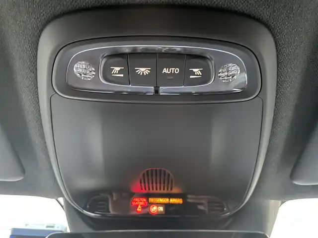 ボルボ ＸＣ４０ B4 AWD Rデザイン 香川県 2021(令3)年 1.8万km クリスタルホワイトP ・ワンオーナー/・アダプティブクルーズコントロール/・純正ナビ/USB/Bluetooth/CarPlay/・harman/kardon/・BLIS/・衝突軽減/・バックドアフットオープン/・全方位カメラ/・ハーフレザーシート/シートヒーター/・社外前後ドライブレコーダー/・地デジ/・ETC/・純正19AW/・プッシュスタート/・パーキングアシスト/・アイドリングストップ/・スマートキー/・フルフラットシート/・電動リアゲート/・パワーシート/・レーンキープアシスト/・オートライト/・LEDライト/・ワイヤレス充電/・保証書/・取扱説明書