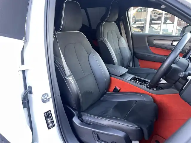 ボルボ ＸＣ４０ B4 AWD Rデザイン 香川県 2021(令3)年 1.8万km クリスタルホワイトP ・ワンオーナー/・アダプティブクルーズコントロール/・純正ナビ/USB/Bluetooth/CarPlay/・harman/kardon/・BLIS/・衝突軽減/・バックドアフットオープン/・全方位カメラ/・ハーフレザーシート/シートヒーター/・社外前後ドライブレコーダー/・地デジ/・ETC/・純正19AW/・プッシュスタート/・パーキングアシスト/・アイドリングストップ/・スマートキー/・フルフラットシート/・電動リアゲート/・パワーシート/・レーンキープアシスト/・オートライト/・LEDライト/・ワイヤレス充電/・保証書/・取扱説明書