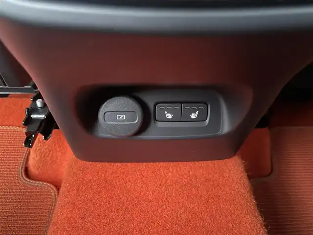 ボルボ ＸＣ４０ B4 AWD Rデザイン 香川県 2021(令3)年 1.8万km クリスタルホワイトP ・ワンオーナー/・アダプティブクルーズコントロール/・純正ナビ/USB/Bluetooth/CarPlay/・harman/kardon/・BLIS/・衝突軽減/・バックドアフットオープン/・全方位カメラ/・ハーフレザーシート/シートヒーター/・社外前後ドライブレコーダー/・地デジ/・ETC/・純正19AW/・プッシュスタート/・パーキングアシスト/・アイドリングストップ/・スマートキー/・フルフラットシート/・電動リアゲート/・パワーシート/・レーンキープアシスト/・オートライト/・LEDライト/・ワイヤレス充電/・保証書/・取扱説明書