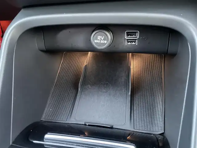 ボルボ ＸＣ４０ B4 AWD Rデザイン 香川県 2021(令3)年 1.8万km クリスタルホワイトP ・ワンオーナー/・アダプティブクルーズコントロール/・純正ナビ/USB/Bluetooth/CarPlay/・harman/kardon/・BLIS/・衝突軽減/・バックドアフットオープン/・全方位カメラ/・ハーフレザーシート/シートヒーター/・社外前後ドライブレコーダー/・地デジ/・ETC/・純正19AW/・プッシュスタート/・パーキングアシスト/・アイドリングストップ/・スマートキー/・フルフラットシート/・電動リアゲート/・パワーシート/・レーンキープアシスト/・オートライト/・LEDライト/・ワイヤレス充電/・保証書/・取扱説明書