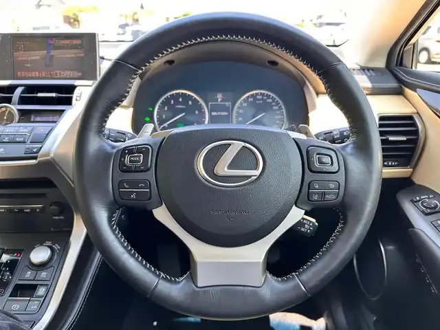 レクサス ＮＸ 300h Iパッケージ 宮城県 2015(平27)年 8.5万km ソニックチタニウム パノラマルーフ/プリクラッシュセーフティシステムセット/・ミリ波レーダー式プリクラッシュセーフティシステム/・レーダークルーズコントロール/レーンディパーチャーアラートセット/・ステアリング制御付レーンディパーチャーアラート/・オートマチックハイビーム/ソナーセット/・クリアランスソナー/・バックソナー/＝＝＝/純正ナビ/・CD/DVD/・Bluetooth/・フルセグTV/サイドカメラ/バックカメラ/ビルトインETC/ドライブレコーダー/L_texシート（合皮）/シートヒーター/パワーシート（運転席メモリー機能付）/革巻きステアリング/ステアリングヒーター/パドルシフト/ステアリングスイッチ/電動パーキングブレーキ/ブレーキホールド/角型3眼LEDヘッドランプ/フォグランプ/オートライト/スマートキー＆プッシュスタート/電動格納ミラー/純正17インチAW/純正フロアマット/トノカバー/W/サイド/カーテンエアバッグ