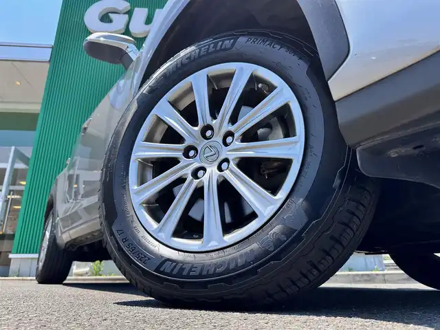 レクサス ＮＸ 300h Iパッケージ 宮城県 2015(平27)年 8.5万km ソニックチタニウム パノラマルーフ/プリクラッシュセーフティシステムセット/・ミリ波レーダー式プリクラッシュセーフティシステム/・レーダークルーズコントロール/レーンディパーチャーアラートセット/・ステアリング制御付レーンディパーチャーアラート/・オートマチックハイビーム/ソナーセット/・クリアランスソナー/・バックソナー/＝＝＝/純正ナビ/・CD/DVD/・Bluetooth/・フルセグTV/サイドカメラ/バックカメラ/ビルトインETC/ドライブレコーダー/L_texシート（合皮）/シートヒーター/パワーシート（運転席メモリー機能付）/革巻きステアリング/ステアリングヒーター/パドルシフト/ステアリングスイッチ/電動パーキングブレーキ/ブレーキホールド/角型3眼LEDヘッドランプ/フォグランプ/オートライト/スマートキー＆プッシュスタート/電動格納ミラー/純正17インチAW/純正フロアマット/トノカバー/W/サイド/カーテンエアバッグ