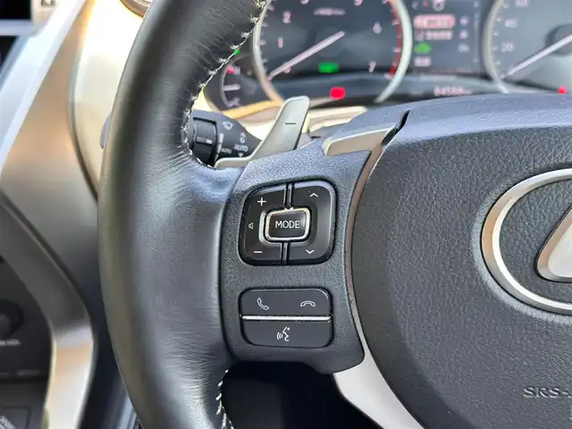 レクサス ＮＸ 300h Iパッケージ 宮城県 2015(平27)年 8.5万km ソニックチタニウム パノラマルーフ/プリクラッシュセーフティシステムセット/・ミリ波レーダー式プリクラッシュセーフティシステム/・レーダークルーズコントロール/レーンディパーチャーアラートセット/・ステアリング制御付レーンディパーチャーアラート/・オートマチックハイビーム/ソナーセット/・クリアランスソナー/・バックソナー/＝＝＝/純正ナビ/・CD/DVD/・Bluetooth/・フルセグTV/サイドカメラ/バックカメラ/ビルトインETC/ドライブレコーダー/L_texシート（合皮）/シートヒーター/パワーシート（運転席メモリー機能付）/革巻きステアリング/ステアリングヒーター/パドルシフト/ステアリングスイッチ/電動パーキングブレーキ/ブレーキホールド/角型3眼LEDヘッドランプ/フォグランプ/オートライト/スマートキー＆プッシュスタート/電動格納ミラー/純正17インチAW/純正フロアマット/トノカバー/W/サイド/カーテンエアバッグ