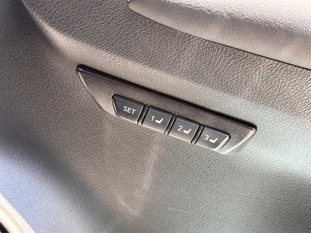 レクサス ＮＸ 300h Iパッケージ 宮城県 2015(平27)年 8.5万km ソニックチタニウム パノラマルーフ/プリクラッシュセーフティシステムセット/・ミリ波レーダー式プリクラッシュセーフティシステム/・レーダークルーズコントロール/レーンディパーチャーアラートセット/・ステアリング制御付レーンディパーチャーアラート/・オートマチックハイビーム/ソナーセット/・クリアランスソナー/・バックソナー/＝＝＝/純正ナビ/・CD/DVD/・Bluetooth/・フルセグTV/サイドカメラ/バックカメラ/ビルトインETC/ドライブレコーダー/L_texシート（合皮）/シートヒーター/パワーシート（運転席メモリー機能付）/革巻きステアリング/ステアリングヒーター/パドルシフト/ステアリングスイッチ/電動パーキングブレーキ/ブレーキホールド/角型3眼LEDヘッドランプ/フォグランプ/オートライト/スマートキー＆プッシュスタート/電動格納ミラー/純正17インチAW/純正フロアマット/トノカバー/W/サイド/カーテンエアバッグ