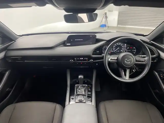 マツダ マツダ３ファストバック 15S ツーリング 三重県 2020(令2)年 2.6万km ディープクリスタルブルーマイカ 禁煙車/マツダコネクトナビ/　フルセグTV/DVD/USB/Bluetooth/全方位カメラ/デュアルオートAC/MTモード付きAT/革巻きステアリング/ステアリングスイッチ/レーダークルーズコントロール/PCS/LKA/BSM/オートハイビーム/前後コーナーセンサー/アイドリングストップ/ETC/純正LEDヘッドライト/サイド/カーテンエアバック