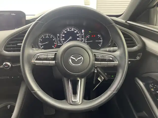 マツダ マツダ３ファストバック 15S ツーリング 三重県 2020(令2)年 2.6万km ディープクリスタルブルーマイカ 禁煙車/マツダコネクトナビ/　フルセグTV/DVD/USB/Bluetooth/全方位カメラ/デュアルオートAC/MTモード付きAT/革巻きステアリング/ステアリングスイッチ/レーダークルーズコントロール/PCS/LKA/BSM/オートハイビーム/前後コーナーセンサー/アイドリングストップ/ETC/純正LEDヘッドライト/サイド/カーテンエアバック