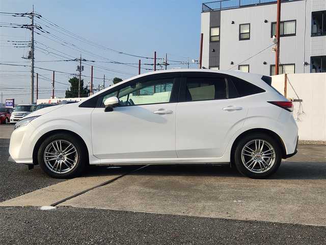 日産 ノート X FOUR 群馬県 2021(令3)年 5.2万km ピュアホワイトパール 〇ワンオーナー/〇純正ナビ/・フルセグTV/・Bluetooth/・Apple CarPlay/〇バックカメラ/〇アラウンドビューモニター/〇ドライブレコーダー/〇全方位運転支援システム/・インテリジェントエマージェンシーブレーキ/・踏み間違い衝突防止アシスト/・車両逸脱警報/○インテリジェントルームミラー/〇LEDヘッドランプ/〇オートライト/〇LEDフロントフォグランプ/〇社外16インチAW/〇オートエアコン/〇シートヒーター/〇USB電源ソケット（タイプC）/〇インテリジェントキー/プッシュパワースターター/〇禁煙車