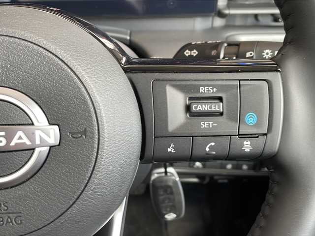日産 セレナ e－4ORCE ハイウェイスターV 長野県 2025(令7)年 0.3万km パールⅡ ４WD/純正メーカーナビフルセグTV/フリップダウンモニター/両側パワースライドドア/３６０度セーフティアシスト/プロパイロットパーキング/インテリジェントアラウンドビューモニター/インテリジェントルームミラー/ETC２.０/ステアリングヒーター/保証書・取説/スペアキー