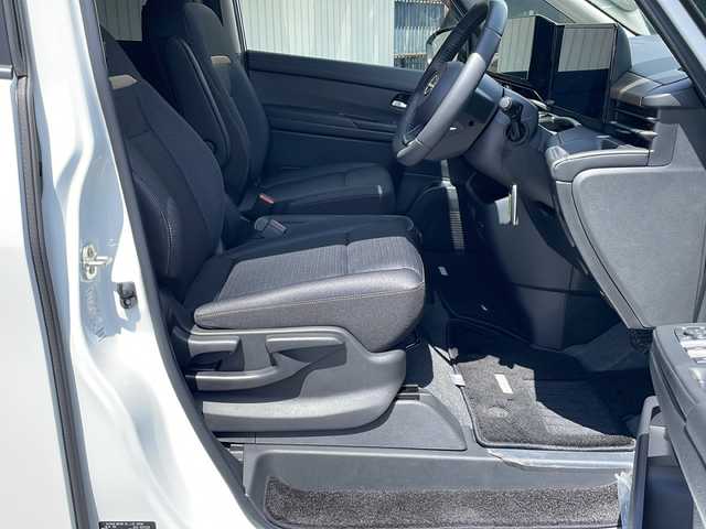 日産 セレナ e－4ORCE ハイウェイスターV 長野県 2025(令7)年 0.3万km パールⅡ ４WD/純正メーカーナビフルセグTV/フリップダウンモニター/両側パワースライドドア/３６０度セーフティアシスト/プロパイロットパーキング/インテリジェントアラウンドビューモニター/インテリジェントルームミラー/ETC２.０/ステアリングヒーター/保証書・取説/スペアキー