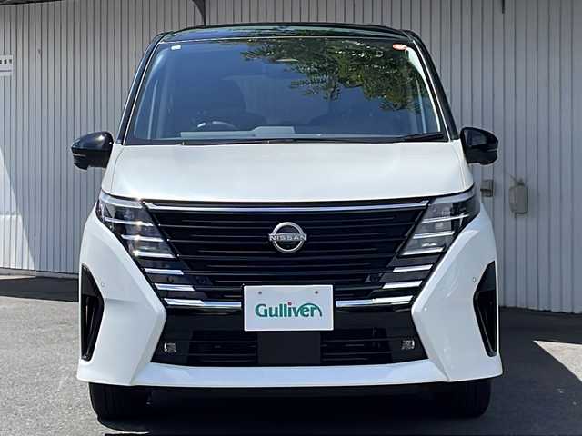 日産 セレナ e－4ORCE ハイウェイスターV 長野県 2025(令7)年 0.3万km パールⅡ ４WD/純正メーカーナビフルセグTV/フリップダウンモニター/両側パワースライドドア/３６０度セーフティアシスト/プロパイロットパーキング/インテリジェントアラウンドビューモニター/インテリジェントルームミラー/ETC２.０/ステアリングヒーター/保証書・取説/スペアキー