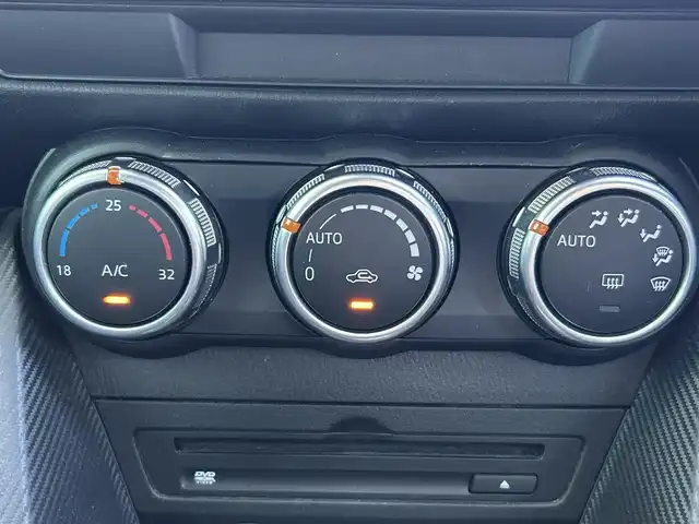 マツダ デミオ 13S 島根県 2015(平27)年 6万km チタニウムフラッシュマイカ 登録時走行距離59504km/純正ナビ（Bluetooth/AM/FM）/CD/DVDプレイヤー/地上デジタルTVチューナー(フルセグ)/バックカメラ/LEDヘッドランプ/オートライトシステム/フルオートエアコン/i-stop機能/ETC/ステアリングスイッチ/横滑り防止装置/衝突被害軽減ブレーキ/15インチ社外AW/ドアバイザー/プッシュスタート/スマートキー(スペアキー×1)