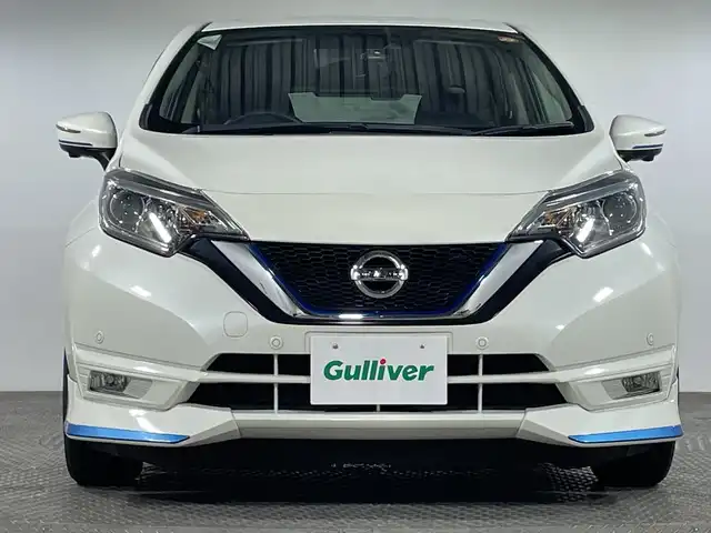 日産 ノート e－パワー X 神奈川県 2016(平28)年 2.8万km ブリリアントホワイトパール エマージェンシーブレーキ/レーンキープアシスト/純正ナビ/・BT/フルセグTV/SD/AUX/CD/DVD/アラウンドビューモニター/インテリジェントルームミラー/インテリジェントキー/スペアキー/プッシュスタートボタン/ECO/SPORTモード/ETC/ドライブレコーダー/ヘッドライトレベライザー/LEDヘッドライト/フォグランプ/ステアリングスイッチ/クリアランスソナー/電動格納ミラー/ウィンカーミラー/シートリフター/Autoライト/アルミペダル/社外15インチアルミホイール/エアロ(F/S/RU)/社外アルミホイール付きタイヤ4本積み込み有り/社外マフラー/社外アンテナ/純正フロアマット/純正ドアバイザー/純正ホイールキャップ