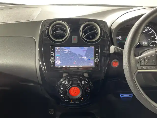 日産 ノート e－パワー X 神奈川県 2016(平28)年 2.8万km ブリリアントホワイトパール エマージェンシーブレーキ/レーンキープアシスト/純正ナビ/・BT/フルセグTV/SD/AUX/CD/DVD/アラウンドビューモニター/インテリジェントルームミラー/インテリジェントキー/スペアキー/プッシュスタートボタン/ECO/SPORTモード/ETC/ドライブレコーダー/ヘッドライトレベライザー/LEDヘッドライト/フォグランプ/ステアリングスイッチ/クリアランスソナー/電動格納ミラー/ウィンカーミラー/シートリフター/Autoライト/アルミペダル/社外15インチアルミホイール/エアロ(F/S/RU)/社外アルミホイール付きタイヤ4本積み込み有り/社外マフラー/社外アンテナ/純正フロアマット/純正ドアバイザー/純正ホイールキャップ