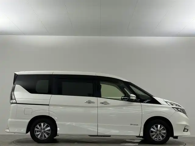 日産 セレナ e－パワー ハイウェイスター V 埼玉県 2018(平30)年 4.2万km ブリリアントホワイトパール 純９型ナビ　プロパイロット　フリップダウンモニター　全方位　温シート　液晶ミラー　両側電動　ETC　ドライブレコーダー　ハンドルヒーター　衝突被害軽減　レーダークルーズコントロール　コーナーセンサー