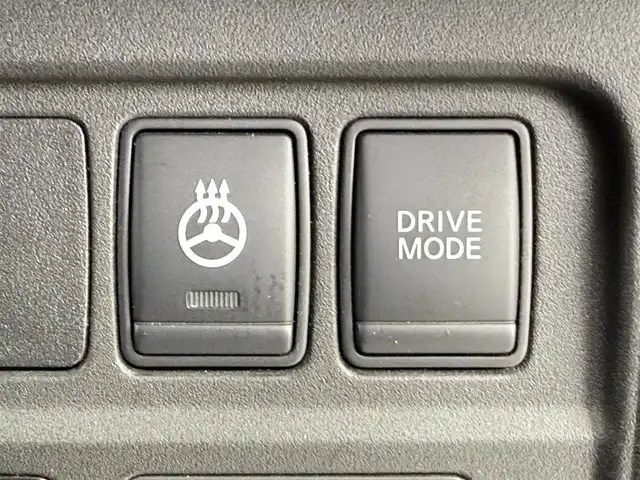 日産 セレナ e－パワー ハイウェイスター V 埼玉県 2018(平30)年 4.2万km ブリリアントホワイトパール 純９型ナビ　プロパイロット　フリップダウンモニター　全方位　温シート　液晶ミラー　両側電動　ETC　ドライブレコーダー　ハンドルヒーター　衝突被害軽減　レーダークルーズコントロール　コーナーセンサー