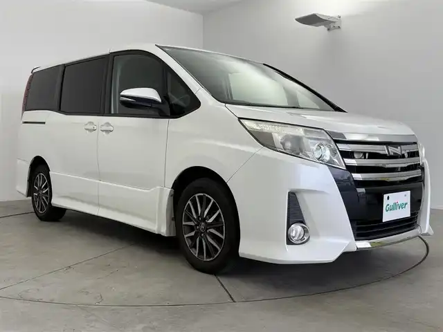 トヨタ ノア Si 愛知県 2014(平26)年 7.7万km ホワイトパールクリスタルシャイン 純正9インチナビ/　　CD/DVD/BT/フルセグ/バックカメラ/ビルトインETC/革巻きステアリング/ステアリングリモコン/アイドリングストップ/後席フリップダウンモニター/キャプテンシート/両側パワースライドドア/純正LEDヘッドライト/フォグランプ/純正16インチアルミホイール/取扱説明書/保証書