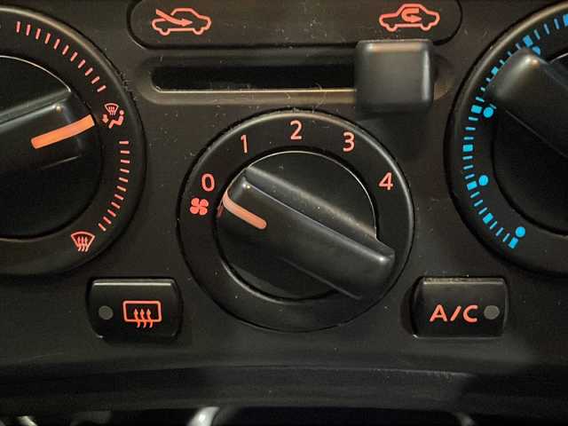 日産 ジューク 15RS 島根県 2015(平27)年 8.5万km サンライトイエロー 社外7インチメモリナビゲーション(AVIC-RZ03)/フルセグ CD DVD SD ラジオ/ETC/アイドリングストップ/電動格納ミラー/シートリフター/ヘッドライトレベライザー