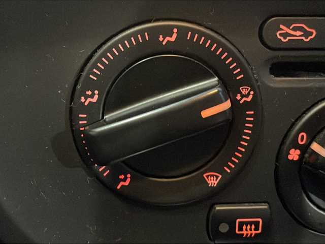 日産 ジューク 15RS 島根県 2015(平27)年 8.5万km サンライトイエロー 社外7インチメモリナビゲーション(AVIC-RZ03)/フルセグ CD DVD SD ラジオ/ETC/アイドリングストップ/電動格納ミラー/シートリフター/ヘッドライトレベライザー