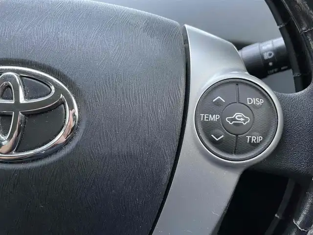 トヨタ プリウス S ツーリングセレクション 千葉県 2013(平25)年 9.5万km シルバーM (株)IDOMが運営する【じしゃロン八千代店】の自社ローン対象車両になります。こちらは現金またはオートローンご利用時の価格です。自社ローンご希望の方は別途その旨お申付け下さい/SDナビ/バックカメラ/純正AW/スマートキー