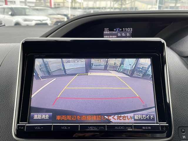 トヨタ ヴォクシー ZS 煌 長野県 2018(平30)年 5.7万km ブラック トヨタセーフティセンス/純正9インチSDナビ（NSZT-Y64T）/FM・AM・DVD・CD・フルセグテレビ・SD/Bluetooth Audio/バックカメラ/純正16インチアルミホイール/両側パワースライドドア/純正ドライブレコーダー/クルーズコントロール/アイドリングストップ/ロールサンシェード/革巻きステアリング/USB端子×２/純正フロアマット/LEDヘッドライト/オートライト/フォグランプ/プッシュスタート/スマートキー/ETC