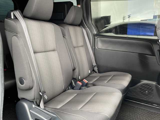 トヨタ ヴォクシー ZS 煌 長野県 2018(平30)年 5.7万km ブラック トヨタセーフティセンス/純正9インチSDナビ（NSZT-Y64T）/FM・AM・DVD・CD・フルセグテレビ・SD/Bluetooth Audio/バックカメラ/純正16インチアルミホイール/両側パワースライドドア/純正ドライブレコーダー/クルーズコントロール/アイドリングストップ/ロールサンシェード/革巻きステアリング/USB端子×２/純正フロアマット/LEDヘッドライト/オートライト/フォグランプ/プッシュスタート/スマートキー/ETC