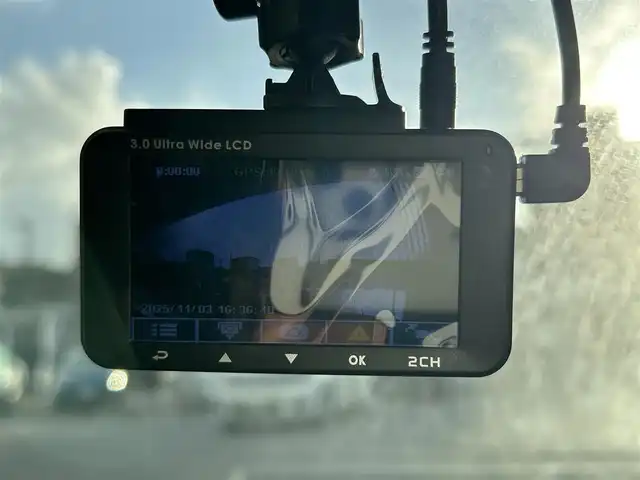 トヨタ アクア 沖縄県 2014(平26)年 6.8万km スーパーホワイトⅡ (株)IDOMが運営する【じしゃロンコザ店】の自社ローン専用車両になりますこちらは現金またはオートローンご利用時の価格です。自社ローンご希望の方は別途その旨お申付け下さい/純正ナビ　/フルセグＴＶ　/ＥＴＣ　/バックカメラ　/ドライブレコーダー前後　/Ｂｌｕｅｔｏｏｔｈ接続　/純正フロアマット　/オートライト　/ハロゲンヘッドランプ　/パワーステアリング　/プッシュスタート