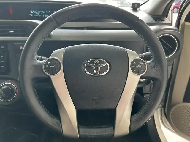 トヨタ アクア 沖縄県 2014(平26)年 6.8万km スーパーホワイトⅡ (株)IDOMが運営する【じしゃロンコザ店】の自社ローン専用車両になりますこちらは現金またはオートローンご利用時の価格です。自社ローンご希望の方は別途その旨お申付け下さい/純正ナビ　/フルセグＴＶ　/ＥＴＣ　/バックカメラ　/ドライブレコーダー前後　/Ｂｌｕｅｔｏｏｔｈ接続　/純正フロアマット　/オートライト　/ハロゲンヘッドランプ　/パワーステアリング　/プッシュスタート