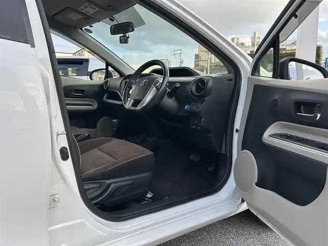 トヨタ アクア 沖縄県 2014(平26)年 6.8万km スーパーホワイトⅡ (株)IDOMが運営する【じしゃロンコザ店】の自社ローン専用車両になりますこちらは現金またはオートローンご利用時の価格です。自社ローンご希望の方は別途その旨お申付け下さい/純正ナビ　/フルセグＴＶ　/ＥＴＣ　/バックカメラ　/ドライブレコーダー前後　/Ｂｌｕｅｔｏｏｔｈ接続　/純正フロアマット　/オートライト　/ハロゲンヘッドランプ　/パワーステアリング　/プッシュスタート