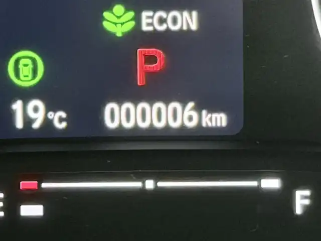 ホンダ ヴェゼル ハイブリッド e:HEV Z 大阪府 2025(令7)年 0.1千km プラチナホワイトパール 純正ナビ /シートヒーター /ホンダセンシング/レーダークルコン　/コーナーセンサー　/レーンアシスト　/ＬＥＤヘッドライト　/電動リアゲート　/プッシュスタート　/ブラインドスポットモニター　/オートライト/オートエアコン/電格ミラー　/ハンドルヒーター