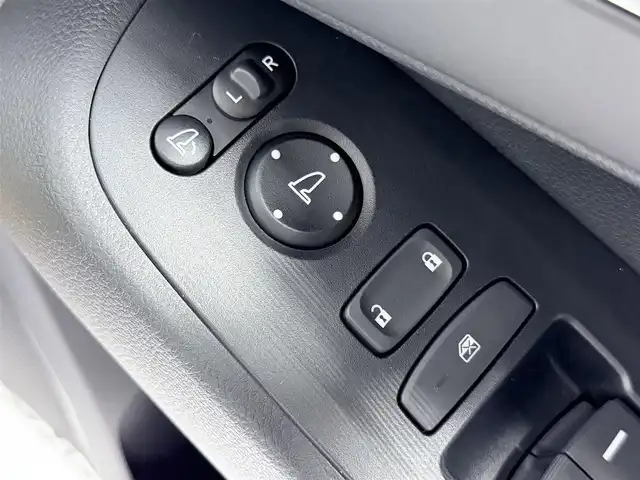 ホンダ ヴェゼル ハイブリッド e:HEV Z 大阪府 2025(令7)年 0.1千km プラチナホワイトパール 純正ナビ /シートヒーター /ホンダセンシング/レーダークルコン　/コーナーセンサー　/レーンアシスト　/ＬＥＤヘッドライト　/電動リアゲート　/プッシュスタート　/ブラインドスポットモニター　/オートライト/オートエアコン/電格ミラー　/ハンドルヒーター