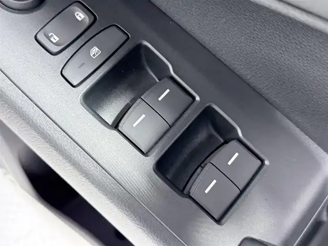 ホンダ ヴェゼル ハイブリッド e:HEV Z 大阪府 2025(令7)年 0.1千km プラチナホワイトパール 純正ナビ /シートヒーター /ホンダセンシング/レーダークルコン　/コーナーセンサー　/レーンアシスト　/ＬＥＤヘッドライト　/電動リアゲート　/プッシュスタート　/ブラインドスポットモニター　/オートライト/オートエアコン/電格ミラー　/ハンドルヒーター