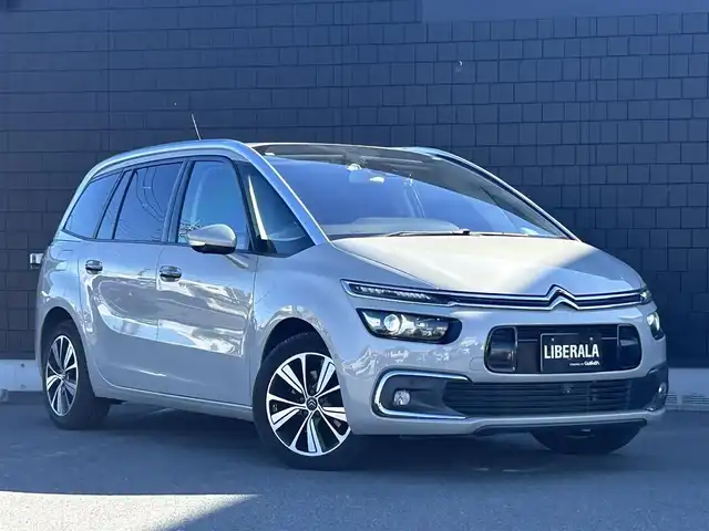 シトロエン グランドＣ４ピカソ シャイン ブルーHDi 埼玉県 2017(平29)年 5.8万km ベージュ ACC /Apple Car Play /バックカメラ レーンキープアシスト /インテリジェントハイビーム /ブラインドスポットモニター /パーキングセンサー /ドライブレコーダー /ETC /3列シート /純正17アルミホイール