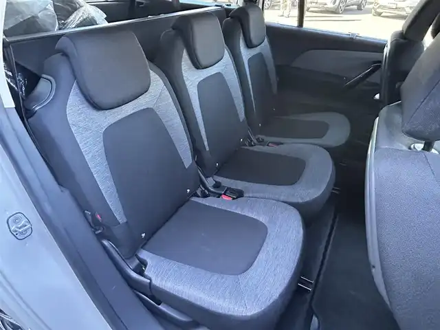 シトロエン グランドＣ４ピカソ シャイン ブルーHDi 埼玉県 2017(平29)年 5.8万km ベージュ ACC /Apple Car Play /バックカメラ レーンキープアシスト /インテリジェントハイビーム /ブラインドスポットモニター /パーキングセンサー /ドライブレコーダー /ETC /3列シート /純正17アルミホイール