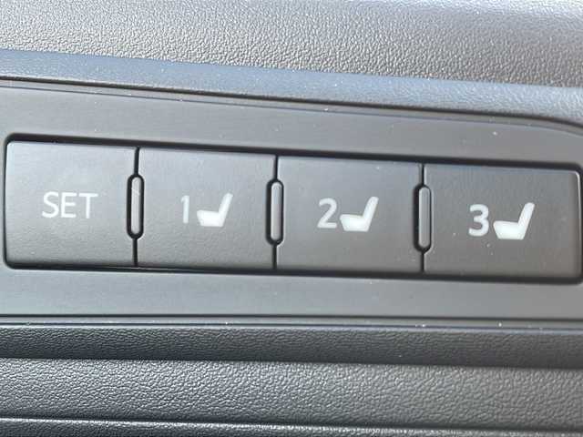 トヨタ アルファードハイブリット G 岩手県 2016(平28)年 2.9万km ブラック 9型ナビ バックC 電動リアゲート 両側電動スライドドア フルセグ DVD再生 メモリ付電動シート レーダークルーズコントロール AC100Vコンセント ビルドインETC オットマン 純正17インチAW オートLEDライト フォグ