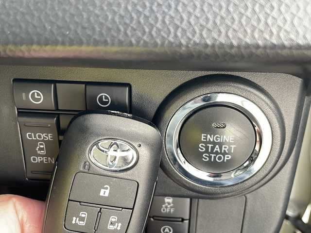 トヨタ ルーミー カスタムG－T 三重県 2021(令3)年 4.4万km パールホワイトⅢ 純正９インチナビ/フルセグTV/ｂｌｕｅｔｏｏｔｈ/ＣＤ，ＤＶＤ再生機能/バックカメラ/オートホールド/前席シートヒーター/両側電動スライドドア/衝突軽減ブレーキ/アイドリングストップ/コーナーセンサー/レーダークルーズコントロール/ステアリングスイッチ/エンジンプッシュスタート/社外前後ドライブレコーダー/スペアキー