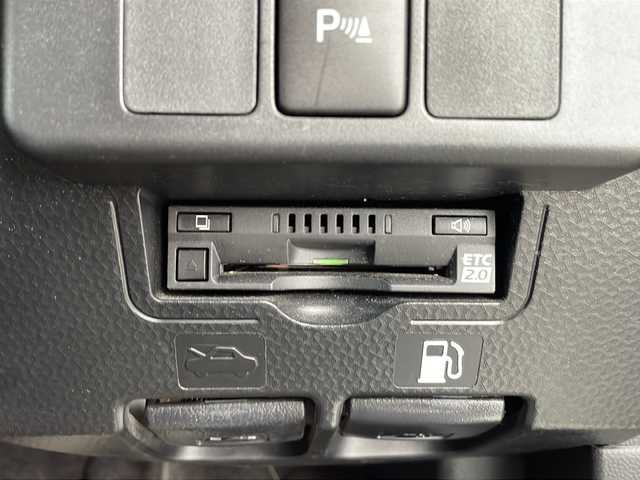 トヨタ ルーミー カスタムG－T 三重県 2021(令3)年 4.4万km パールホワイトⅢ 純正９インチナビ/フルセグTV/ｂｌｕｅｔｏｏｔｈ/ＣＤ，ＤＶＤ再生機能/バックカメラ/オートホールド/前席シートヒーター/両側電動スライドドア/衝突軽減ブレーキ/アイドリングストップ/コーナーセンサー/レーダークルーズコントロール/ステアリングスイッチ/エンジンプッシュスタート/社外前後ドライブレコーダー/スペアキー