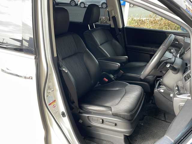 ホンダ オデッセイ アブソルート EX 静岡県 2014(平26)年 8.3万km ホワイトオーキッドパール 純正メモリナビ/・CD/・DVD/・フルセグＴＶ/・Bluetooth/・USB/・AM/・FM/主要装備/・両側パワスラ/・後席モニター/・衝突軽減/・レーンキープ/・クルコン/・BSM/・バックカメラ/・ETC/・ドラレコ/・TVキャンセラー/・ハーフレザーシート/・ヒーテッドドアミラー/・ステリモ/・LEDヘッドライト/・オートライト/・フォグランプ/・社外フロアマット/・社外アルミホイール