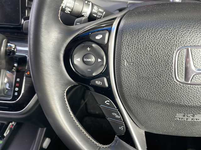 ホンダ オデッセイ アブソルート EX 静岡県 2014(平26)年 8.3万km ホワイトオーキッドパール 純正メモリナビ/・CD/・DVD/・フルセグＴＶ/・Bluetooth/・USB/・AM/・FM/主要装備/・両側パワスラ/・後席モニター/・衝突軽減/・レーンキープ/・クルコン/・BSM/・バックカメラ/・ETC/・ドラレコ/・TVキャンセラー/・ハーフレザーシート/・ヒーテッドドアミラー/・ステリモ/・LEDヘッドライト/・オートライト/・フォグランプ/・社外フロアマット/・社外アルミホイール