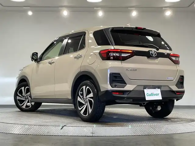 トヨタ ライズ Z 愛知県 2020(令2)年 2.1万km ナチュラルベージュマイカM 純正９インチナビ/衝突軽減ブレーキ/レーダークルーズコントロール/クリアランスソナー/車線逸脱警報　/先行車発進告知/シートヒーター/前後ドライブレコーダー/ビルトインＥＴＣ/アクセサリーソケット/アイドリングストップ/ＬＥＤヘッドライト　/ISOFIX/純正フロアマット/純正17インチアルミホイール